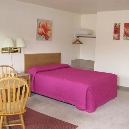 Little Bear Motel Грийн Ривър Екстериор снимка