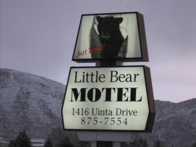 Little Bear Motel Грийн Ривър Екстериор снимка