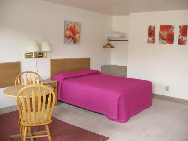 Little Bear Motel Грийн Ривър Екстериор снимка