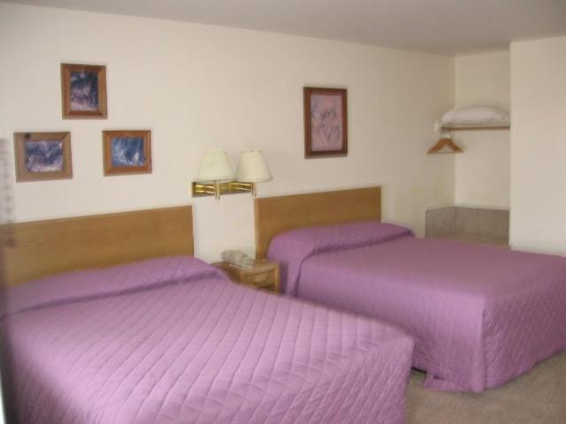 Little Bear Motel Грийн Ривър Екстериор снимка