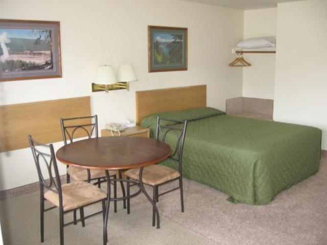 Little Bear Motel Грийн Ривър Екстериор снимка