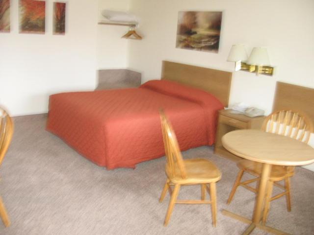 Little Bear Motel Грийн Ривър Екстериор снимка